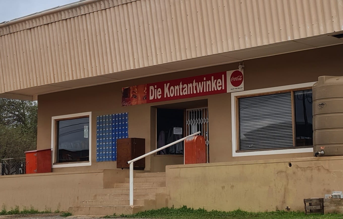 The storefront of Nuwerus Kontantwinkel in Nuwerus